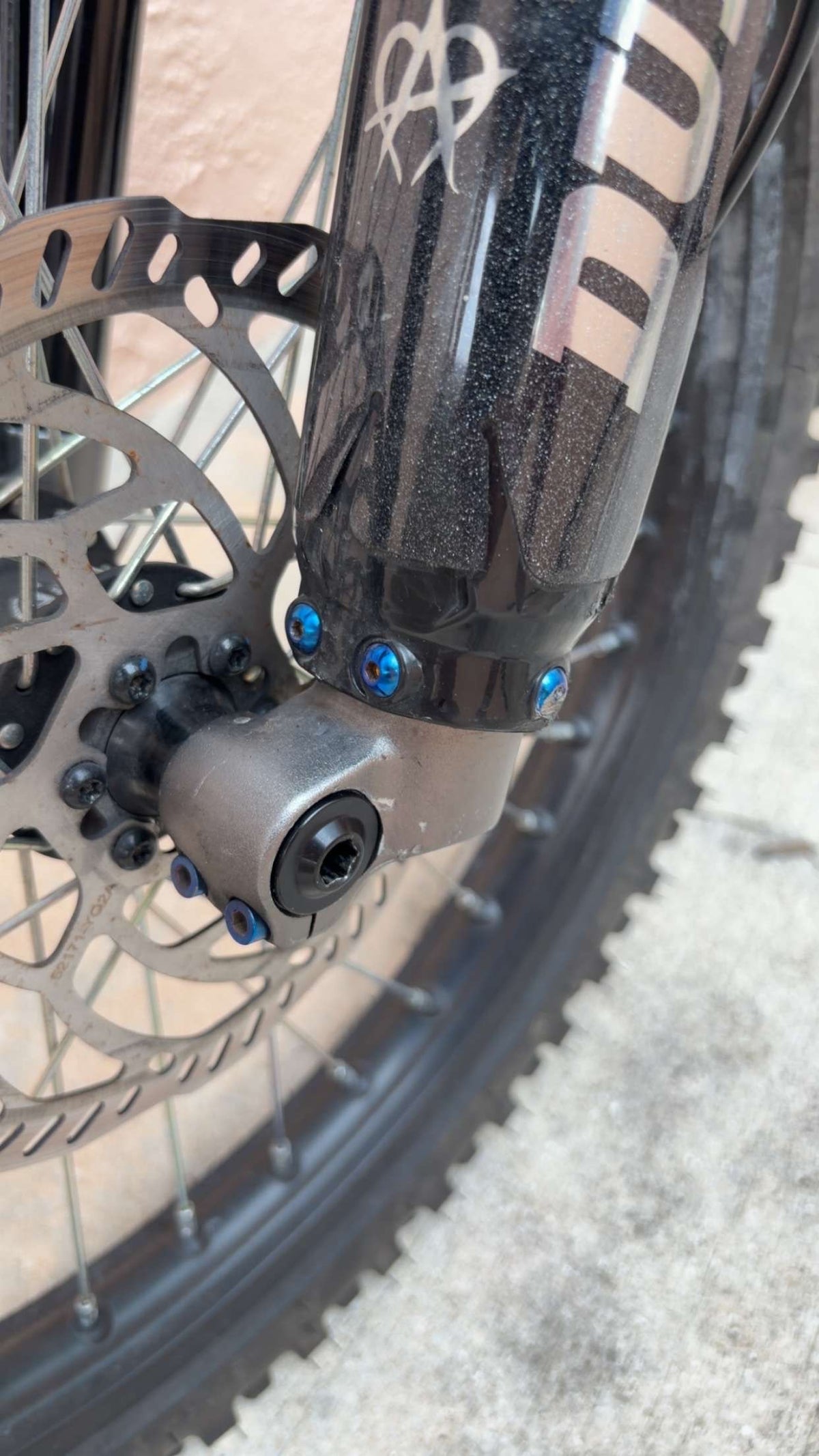 V2 LBX TITANIUM BOLT KIT