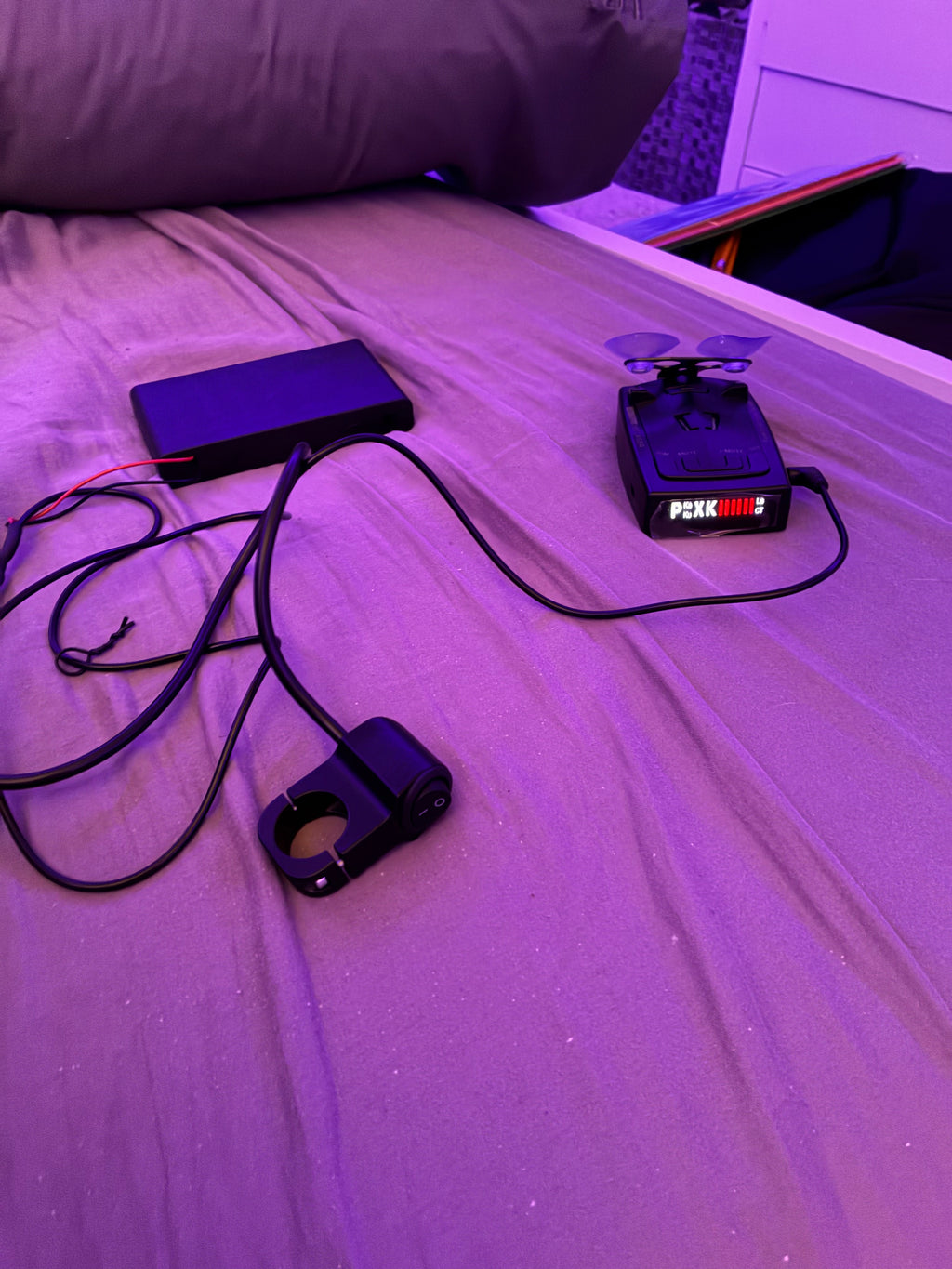 BATTERY POWERED RADAR DETECTOR